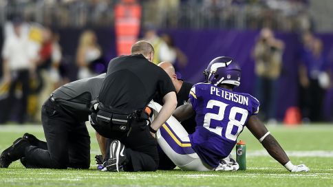 adrian-peterson-injury-vikings-getty-ftrjpg_q8ke7hsfetl31w2w698z9iytf.jpg